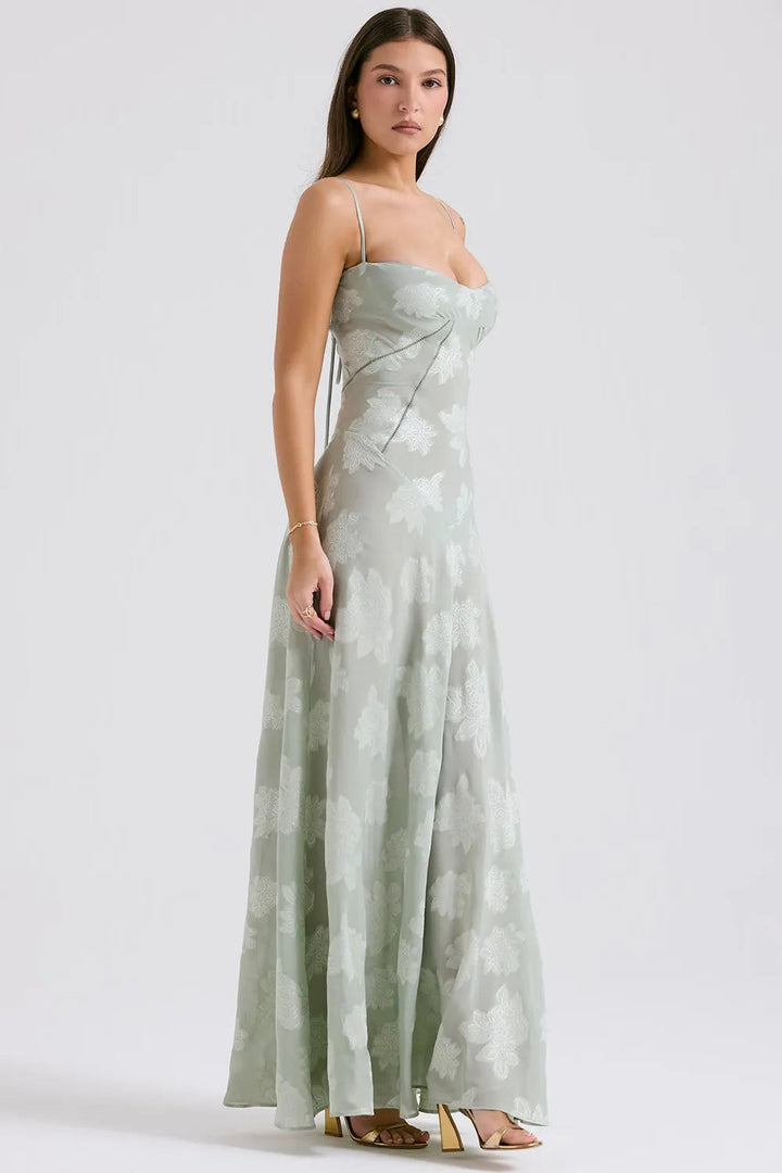 Vestido largo de verano con espalda abierta y tirantes ajustables