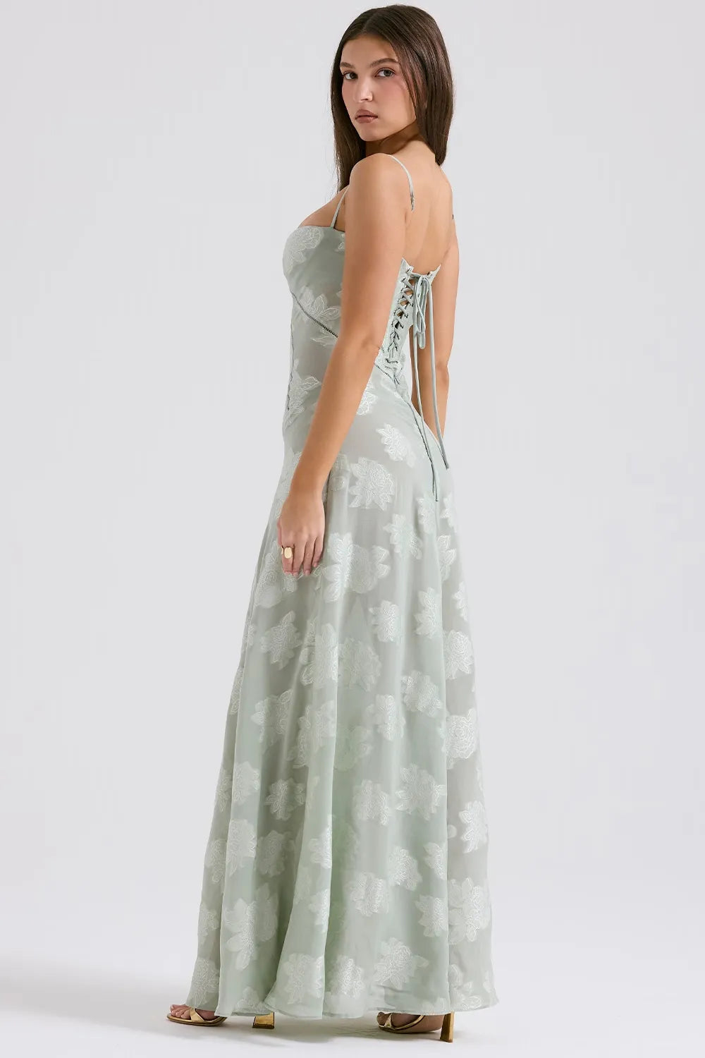 Vestido largo de verano con espalda abierta y tirantes ajustables