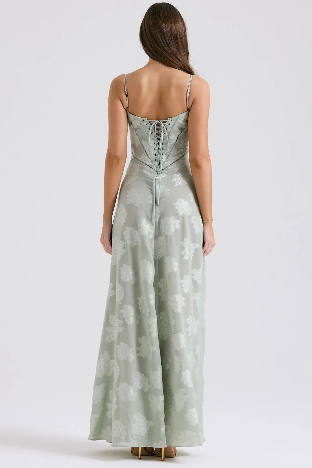 Vestido largo de verano con espalda abierta y tirantes ajustables