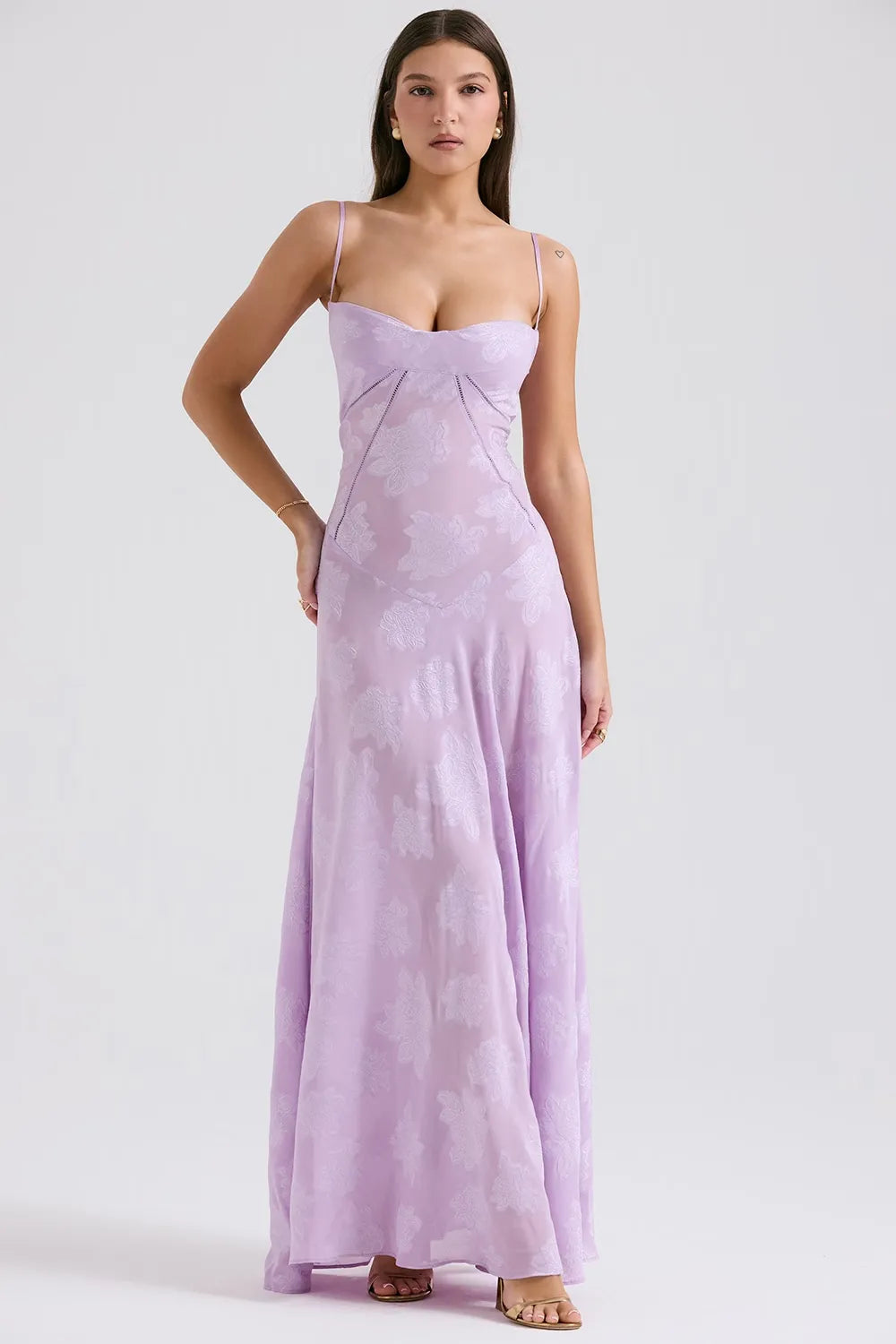 Vestido largo de verano con espalda abierta y tirantes ajustables