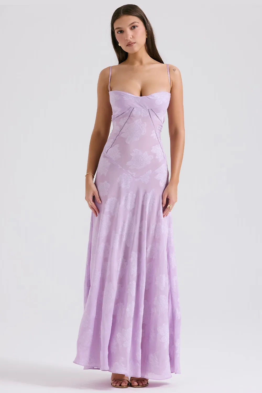 Vestido largo de verano con espalda abierta y tirantes ajustables