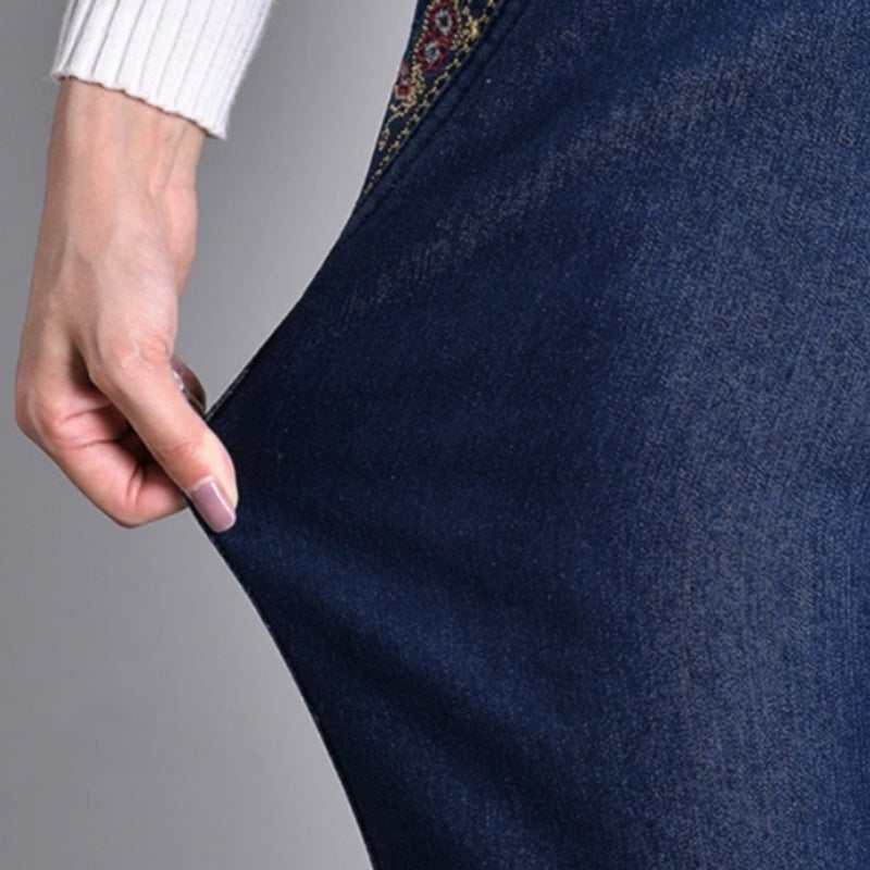Jeans con cintura elástica y bolsillos
