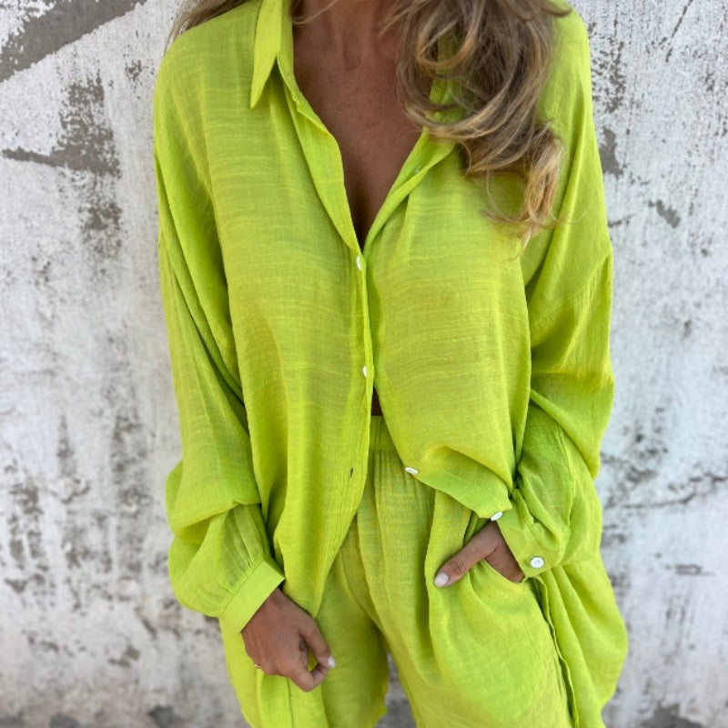 Conjunto de camisa abotonada y pantalones