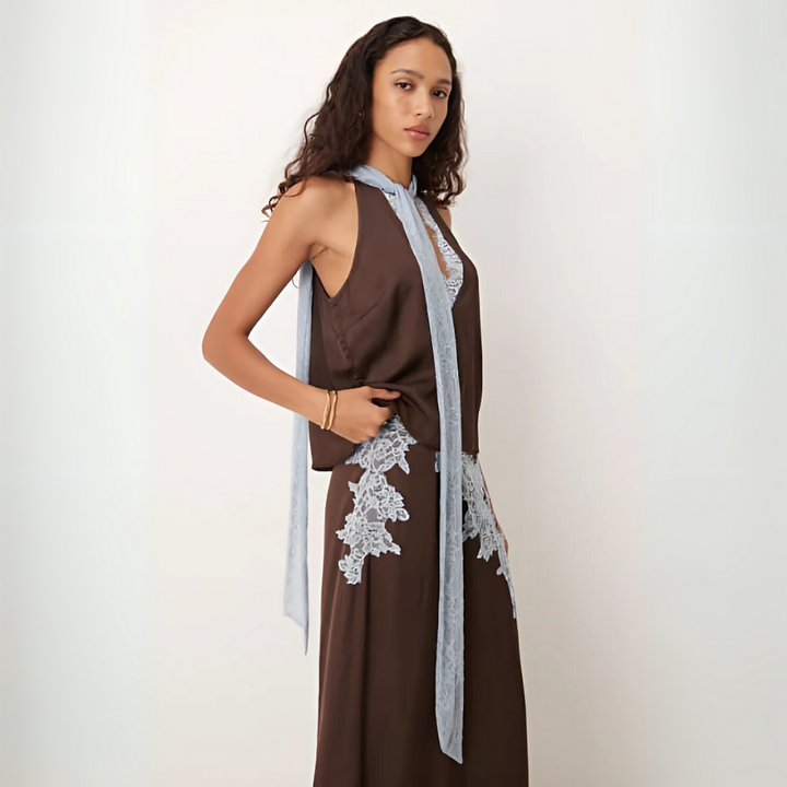 Conjunto de Top y Falda con Detalle de Encaje